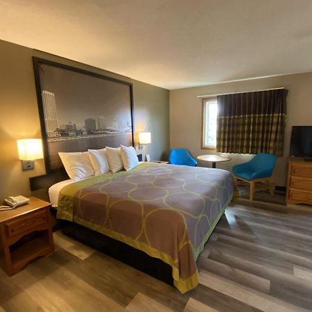 Super 8 By Wyndham Green Bay Near Stadium Екстериор снимка