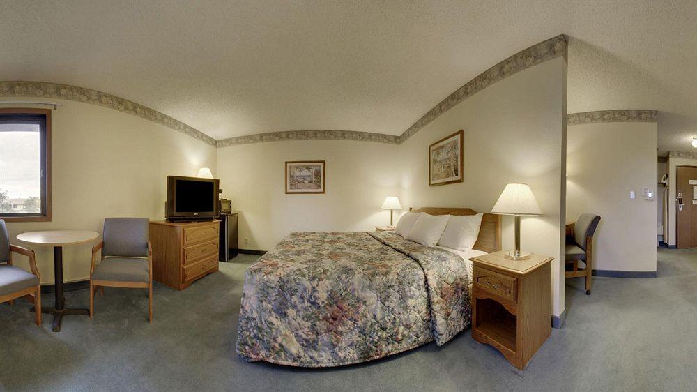 Super 8 By Wyndham Green Bay Near Stadium Екстериор снимка