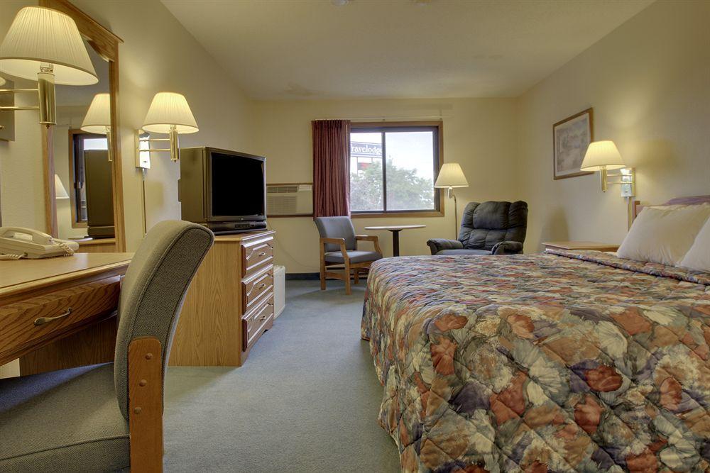 Super 8 By Wyndham Green Bay Near Stadium Екстериор снимка