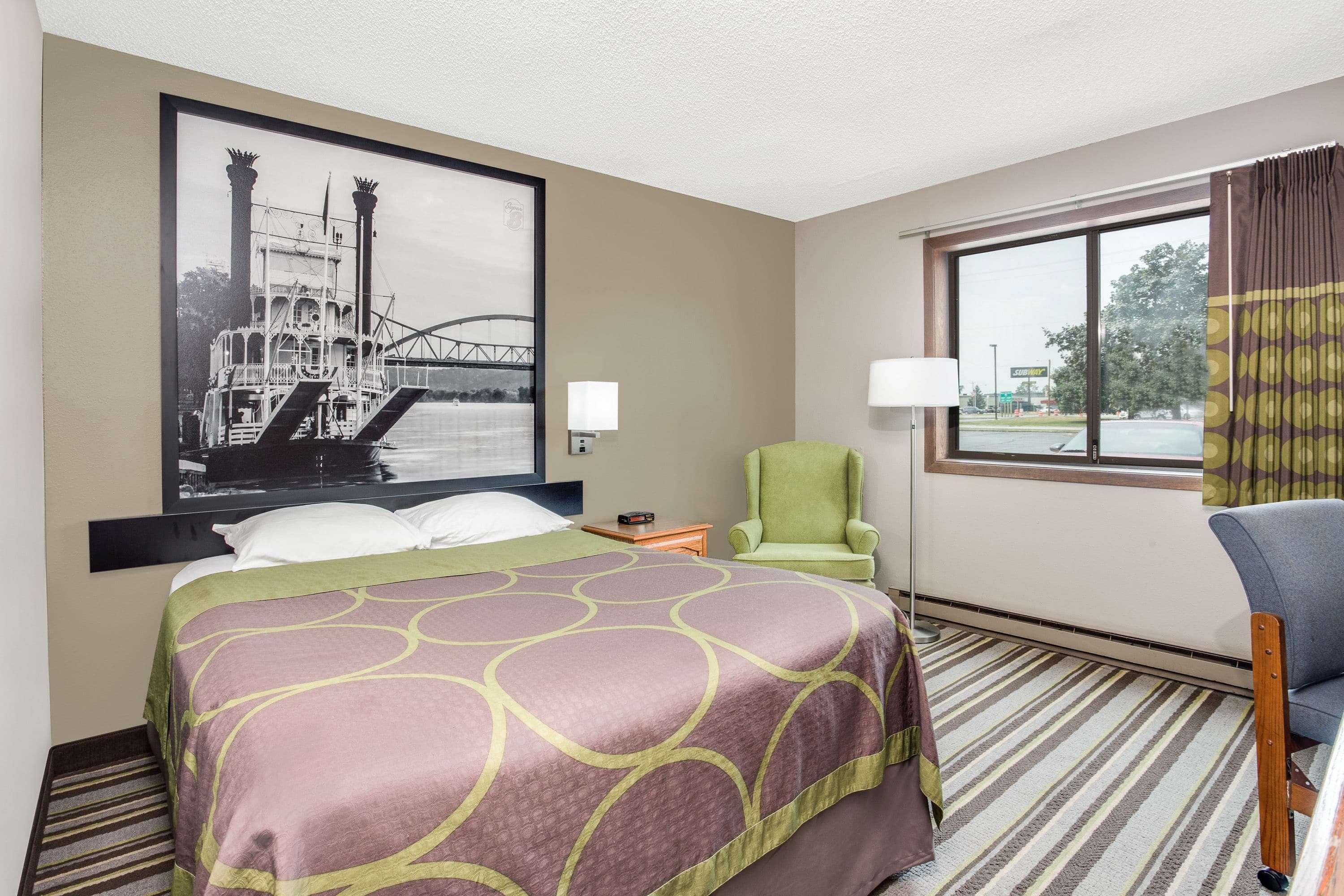 Super 8 By Wyndham Green Bay Near Stadium Екстериор снимка