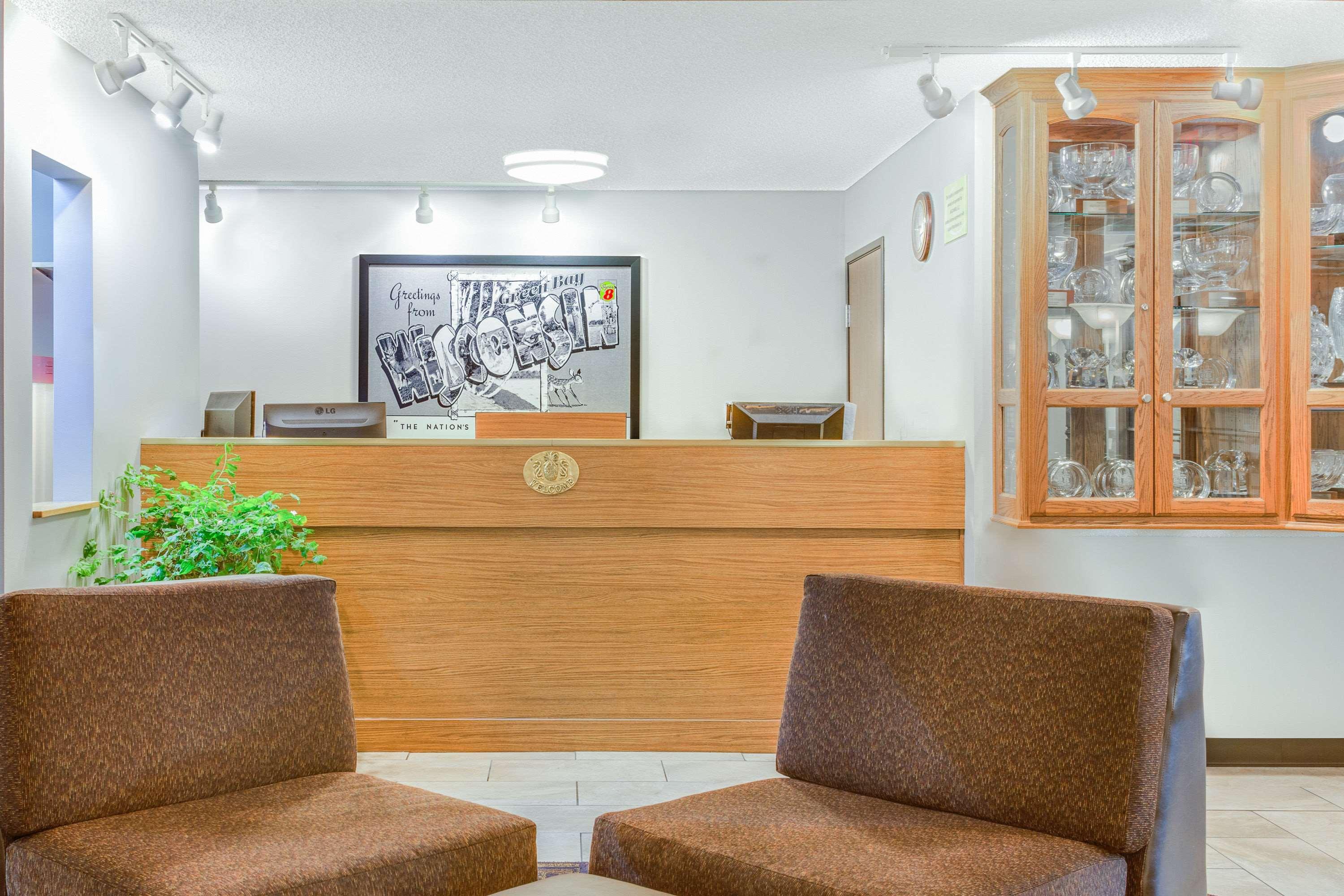 Super 8 By Wyndham Green Bay Near Stadium Екстериор снимка