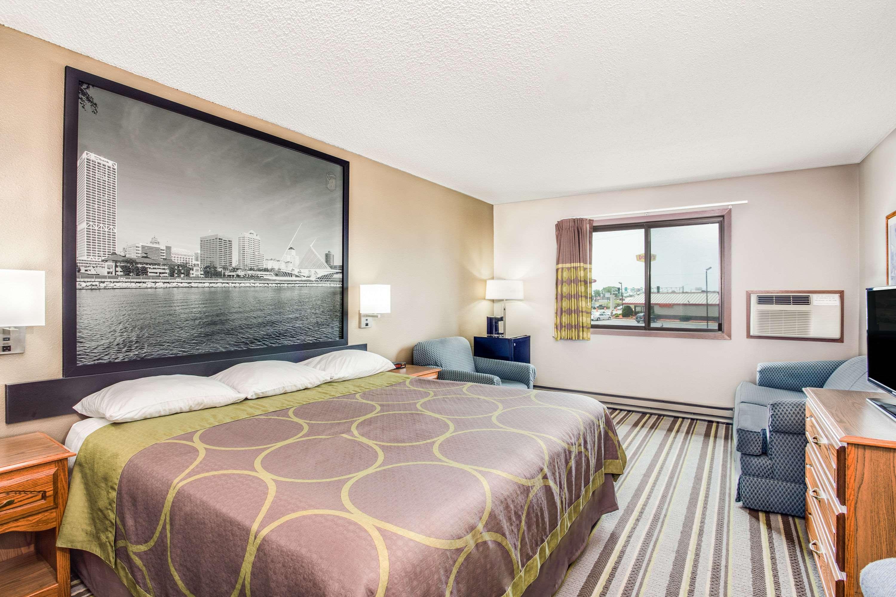 Super 8 By Wyndham Green Bay Near Stadium Екстериор снимка