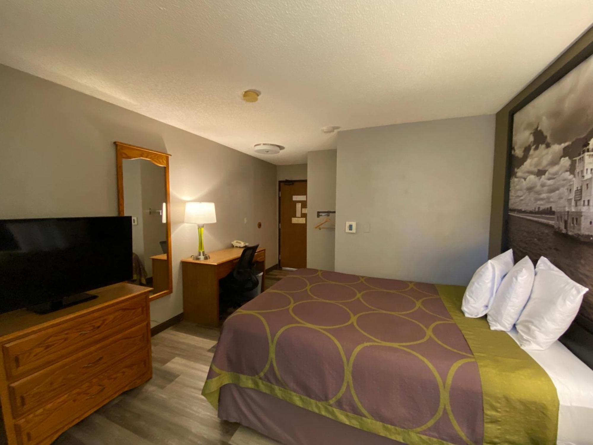 Super 8 By Wyndham Green Bay Near Stadium Екстериор снимка