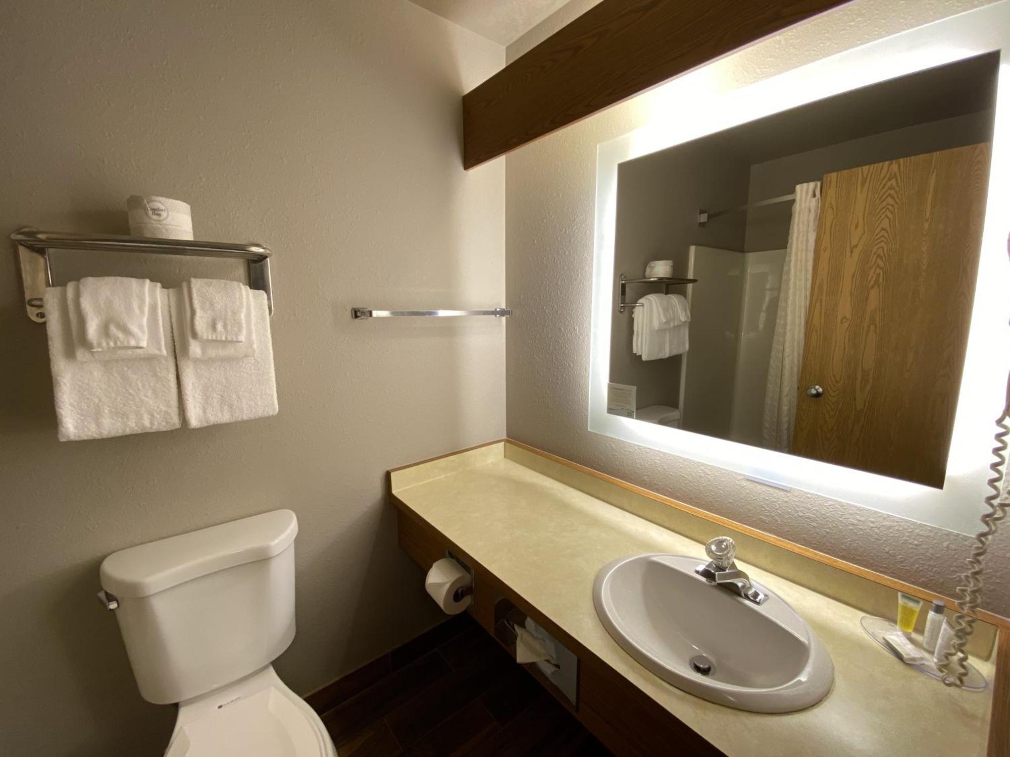 Super 8 By Wyndham Green Bay Near Stadium Екстериор снимка