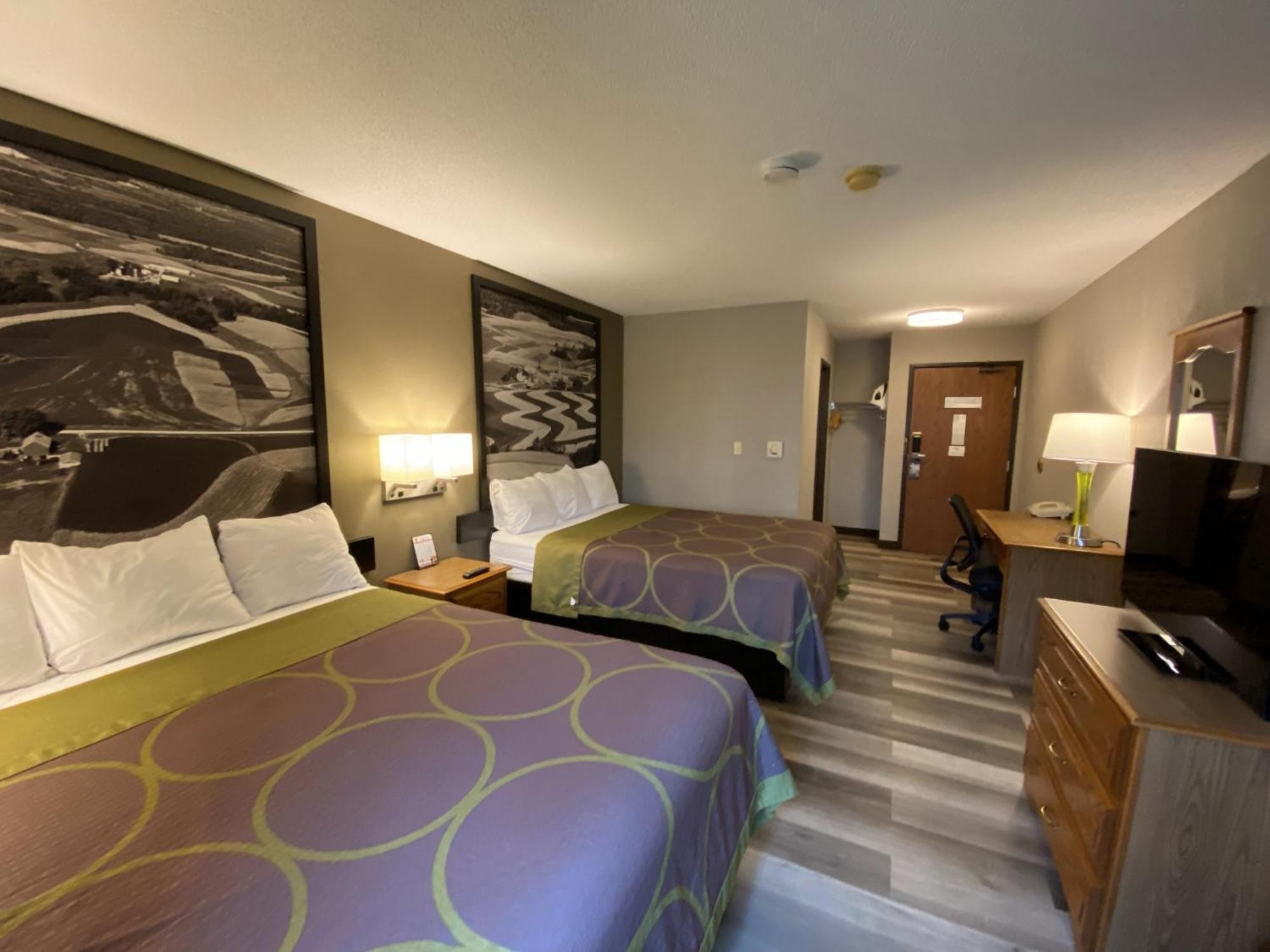 Super 8 By Wyndham Green Bay Near Stadium Екстериор снимка