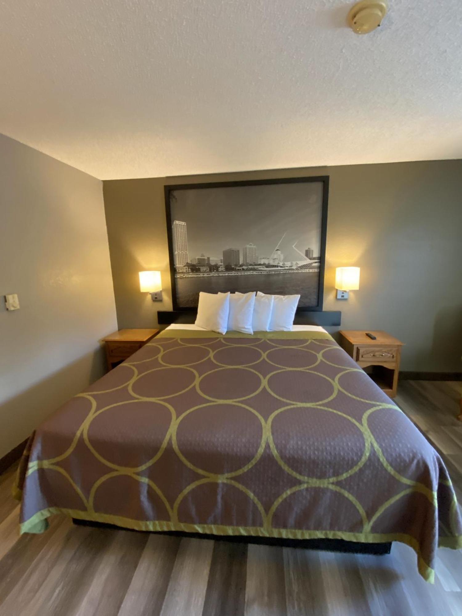 Super 8 By Wyndham Green Bay Near Stadium Екстериор снимка