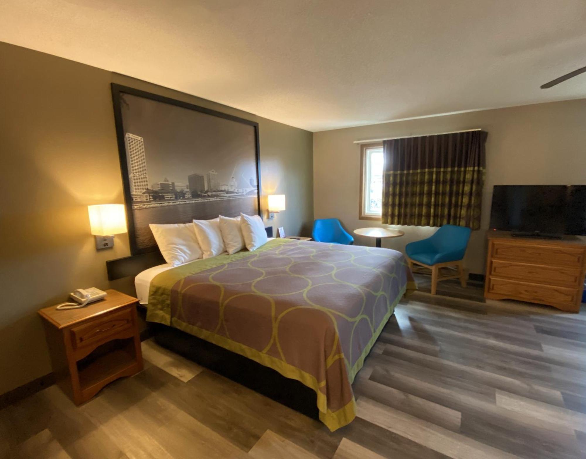 Super 8 By Wyndham Green Bay Near Stadium Екстериор снимка