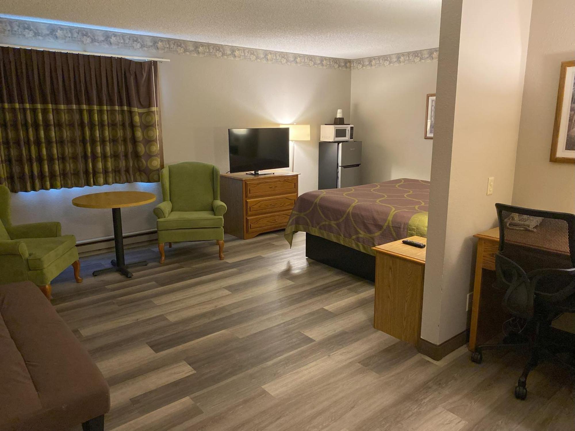 Super 8 By Wyndham Green Bay Near Stadium Екстериор снимка