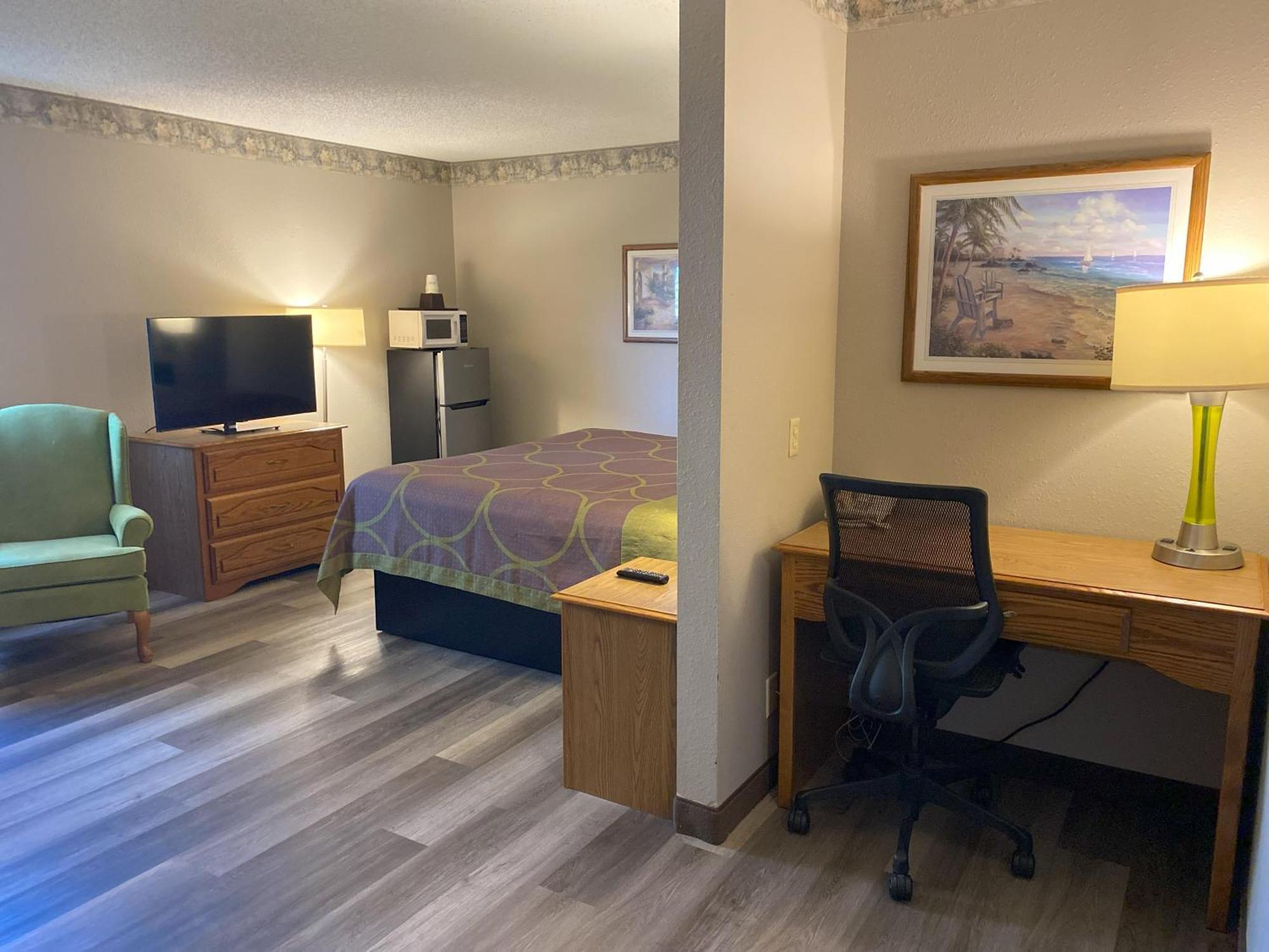 Super 8 By Wyndham Green Bay Near Stadium Екстериор снимка