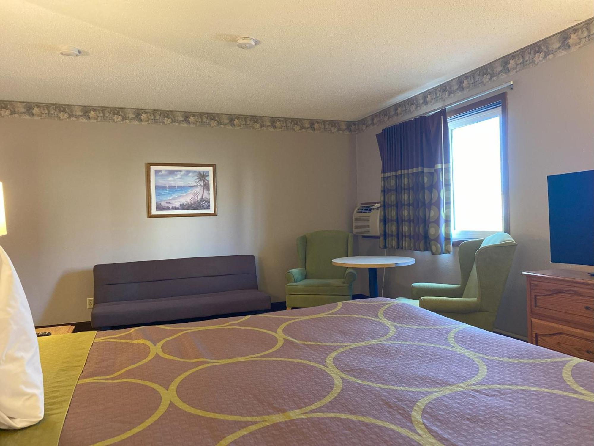 Super 8 By Wyndham Green Bay Near Stadium Екстериор снимка