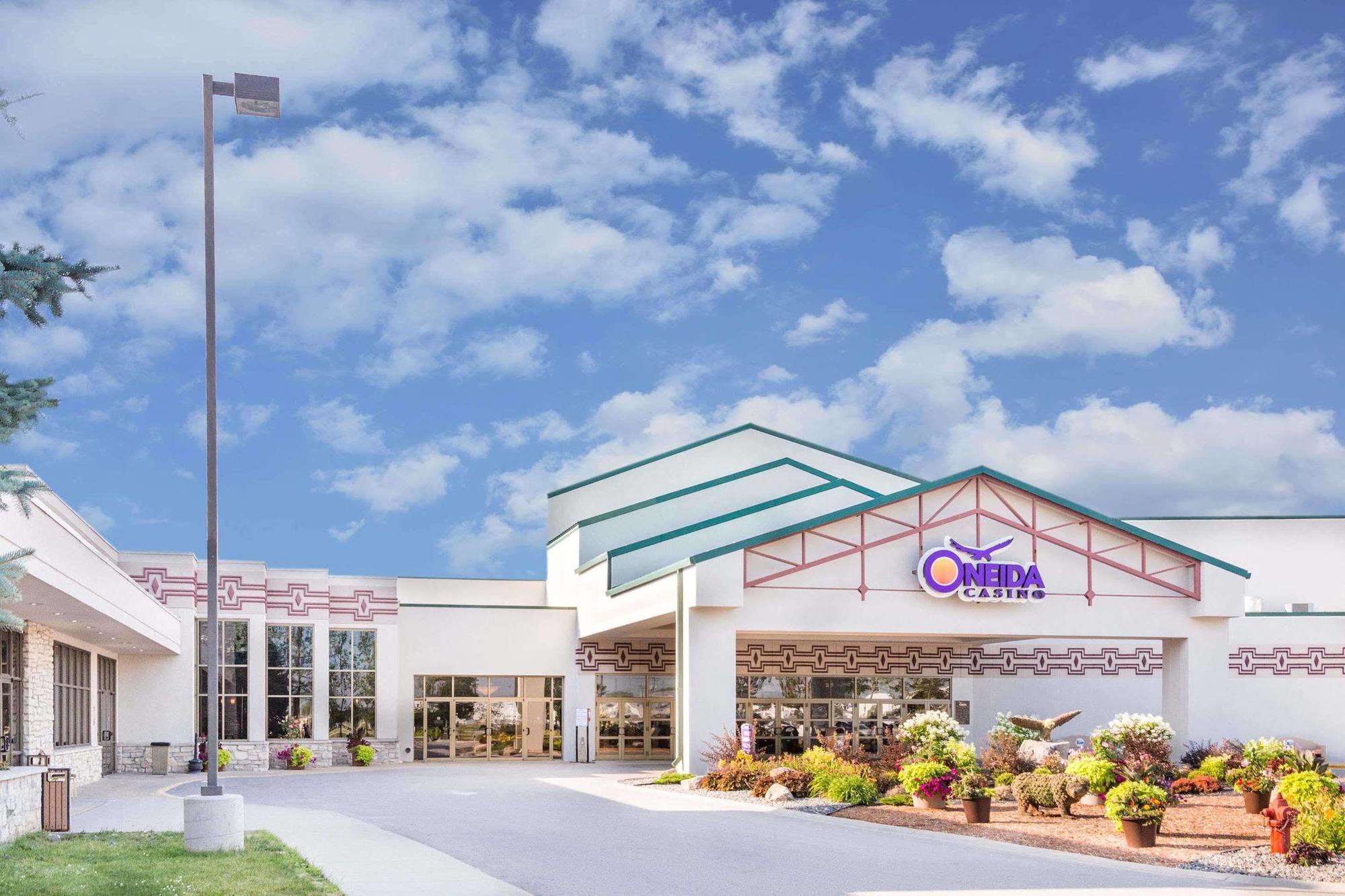 Super 8 By Wyndham Green Bay Near Stadium Екстериор снимка